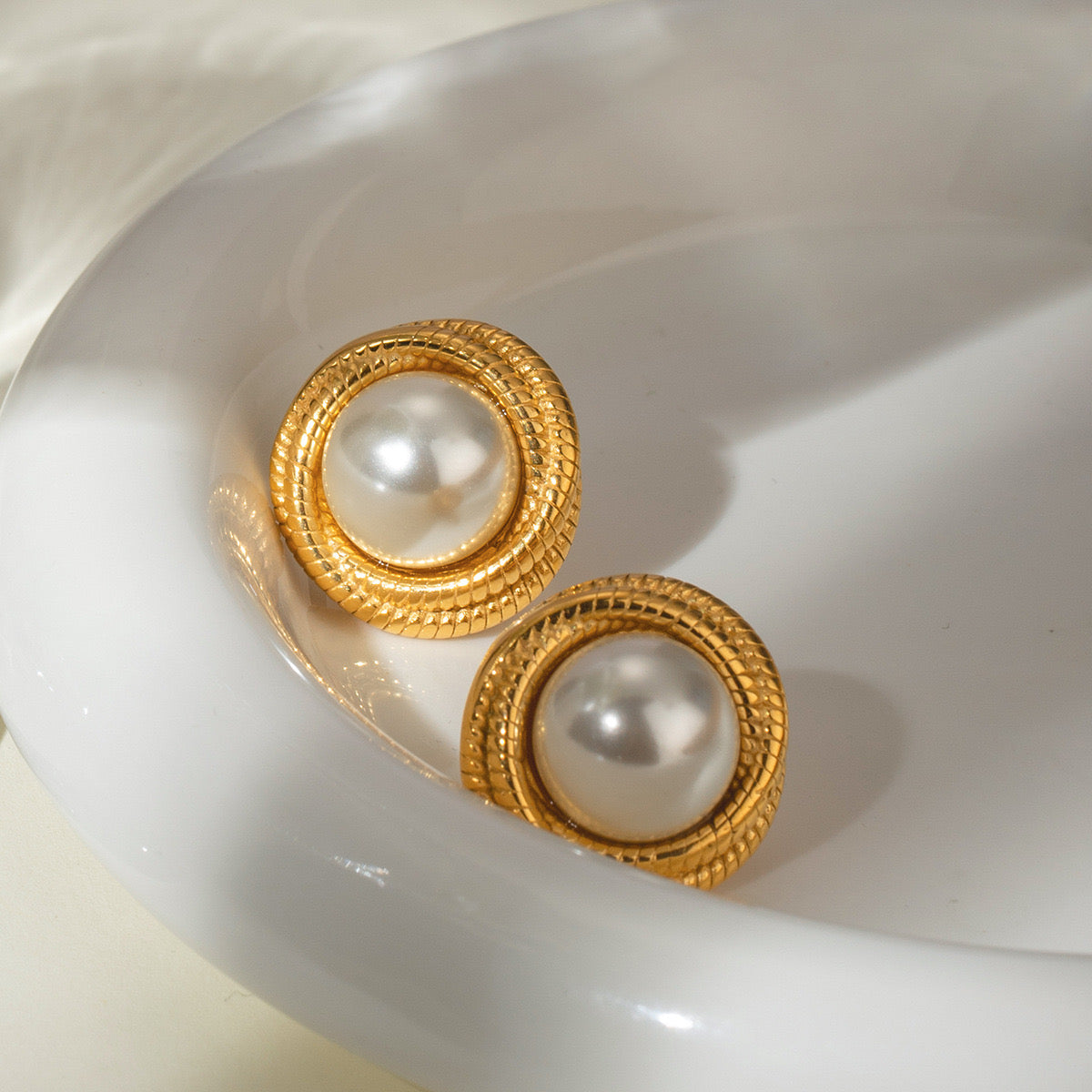 18K Gold Old Money Pearl Stud Earrings