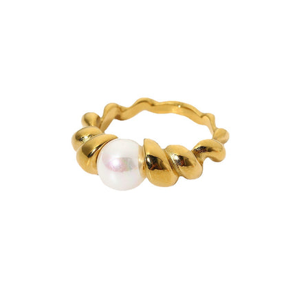 18K Gold Croissant Pearl Ring