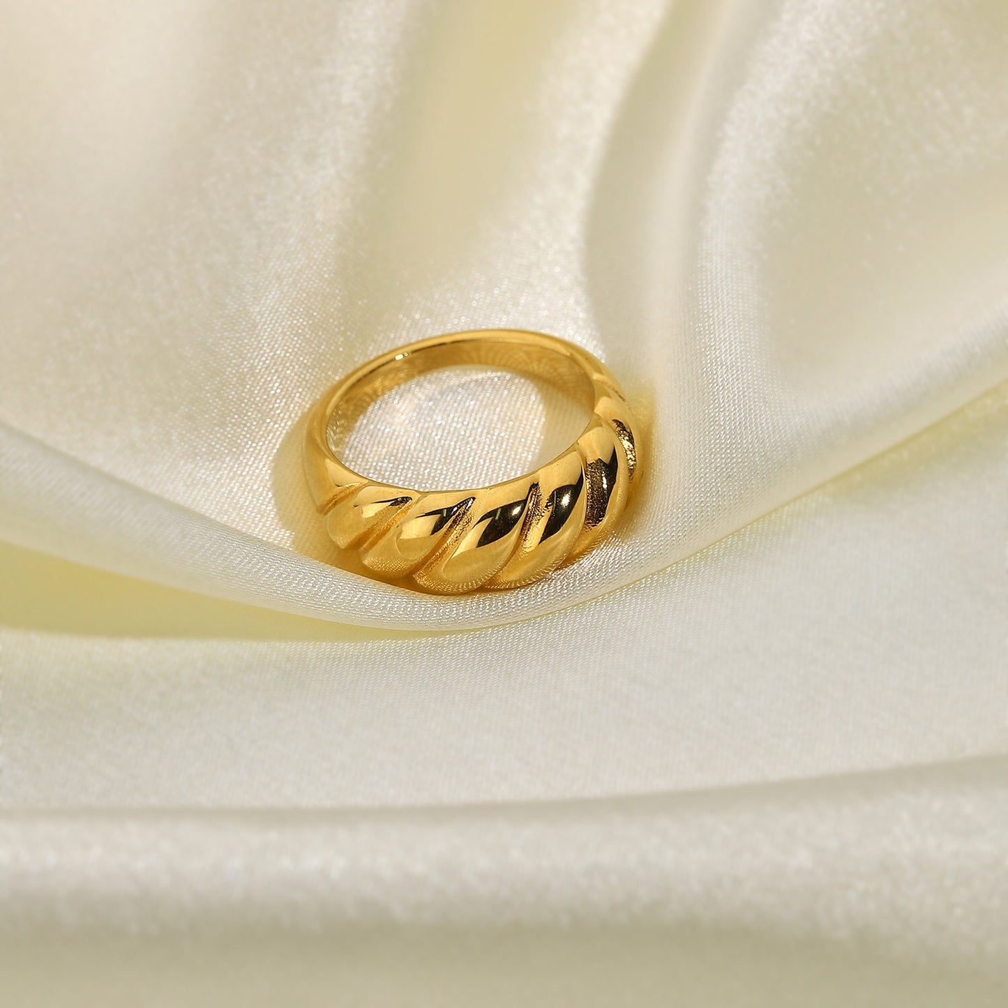 18K Gold Croissant Ring