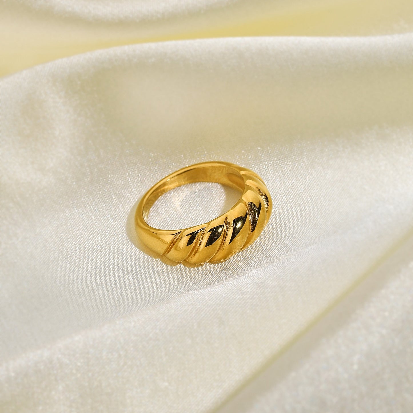 18K Gold Croissant Ring