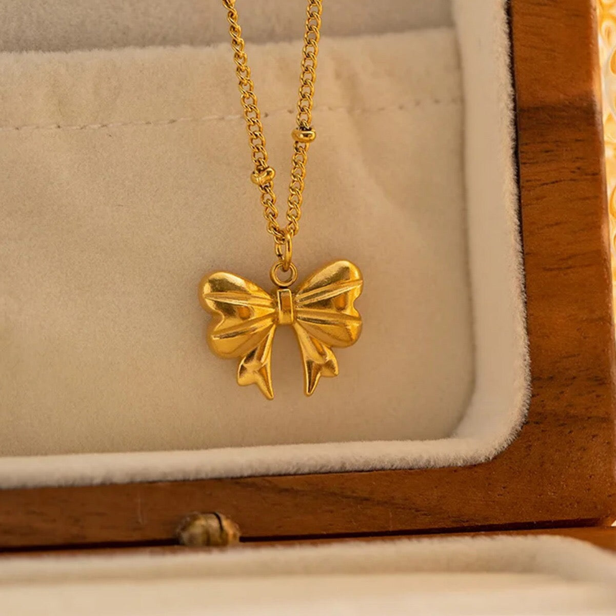 18K Gold Bow Necklace