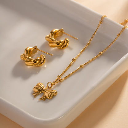 18K Gold Bow Necklace