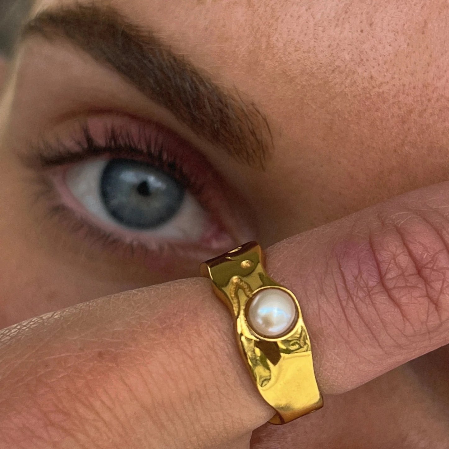 18K Gold Chic Pearl Ring